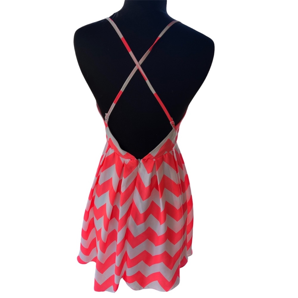 Windsor V Neck dress White and Neon Pink Sz M - Picture 2 of 6